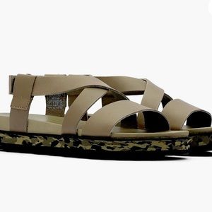 BNWOT Sorel roaming crisscrossed sandals
